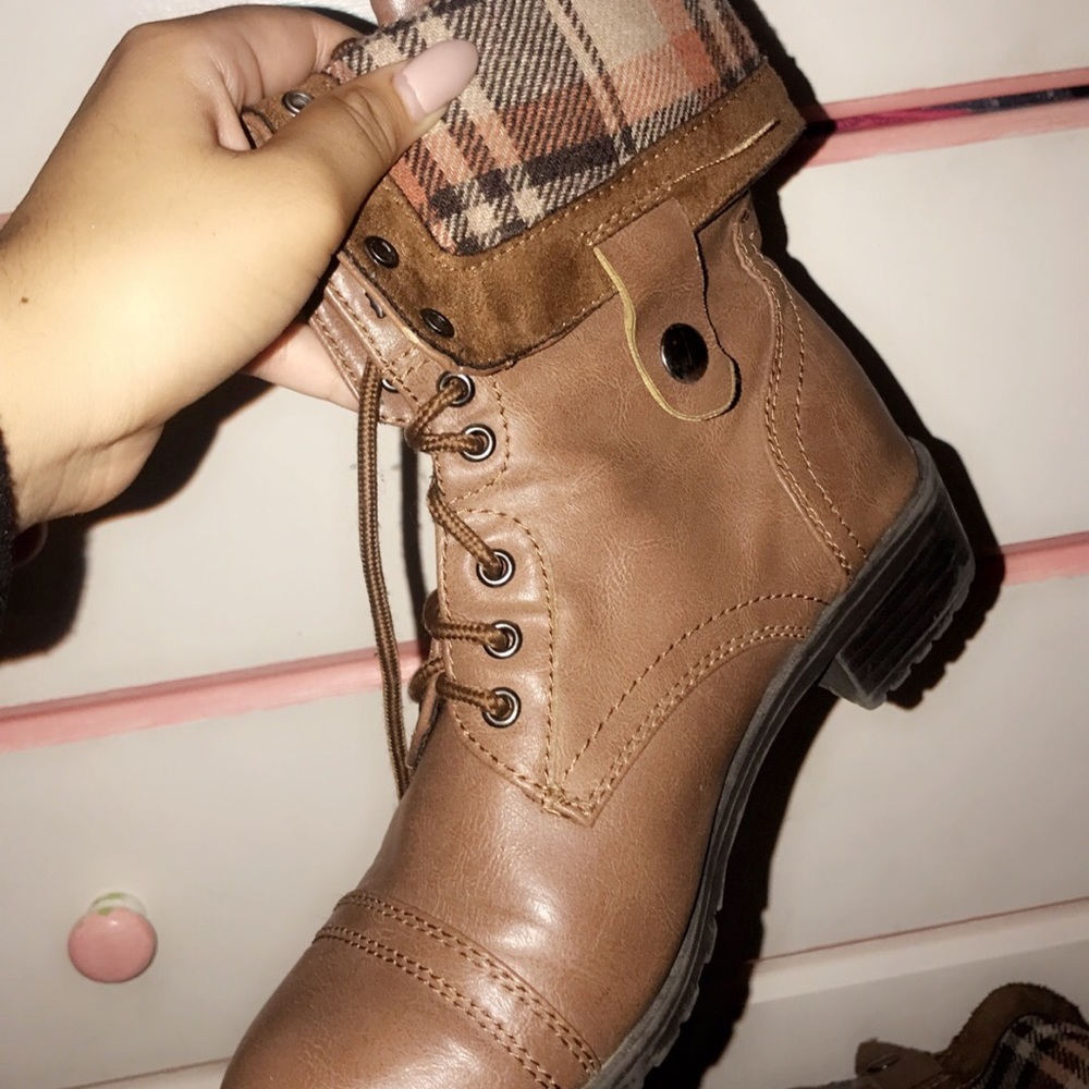 combat boots